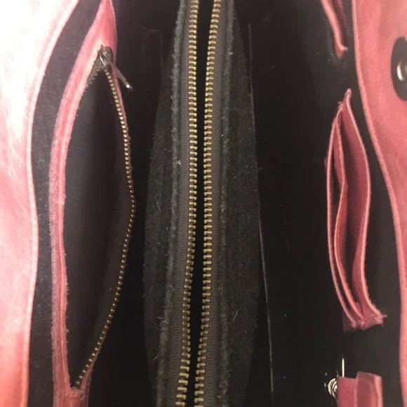 Juan Antonio hand-tooled and designed pink leather bag with everything you need! - Picture 10 of 16